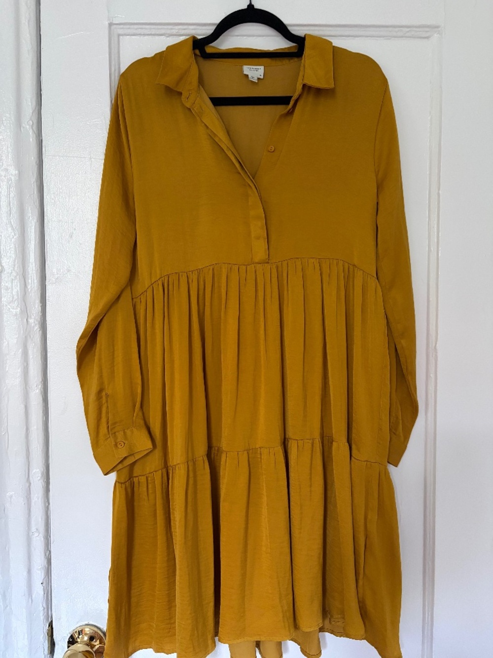 Yellow-gold flowy dress with collar